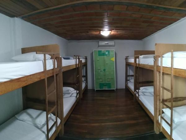 Da Orla Pampulha Hostel : photo 7 de la chambre lit dans dortoir mixte de 14 lits avec climatisation