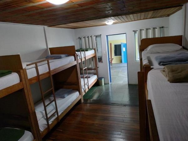 Da Orla Pampulha Hostel : photo 8 de la chambre lit dans dortoir mixte de 14 lits avec climatisation