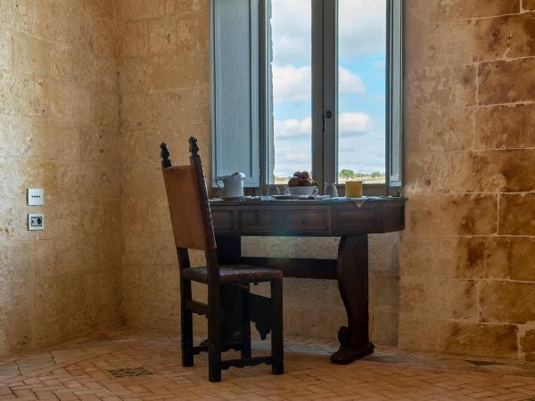 Sextantio Le Grotte Della Civita : photo 6 de la chambre suite familiale avec balcon