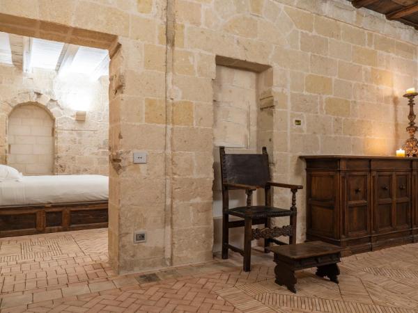 Sextantio Le Grotte Della Civita : photo 5 de la chambre suite familiale avec balcon