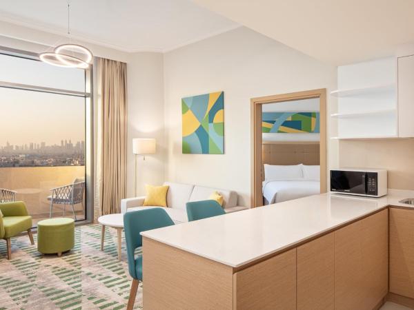 Holiday Inn & Suites - Dubai Science Park, an IHG Hotel : photo 5 de la chambre suite 1 chambre lit king-size avec canapé-lit - non-fumeurs