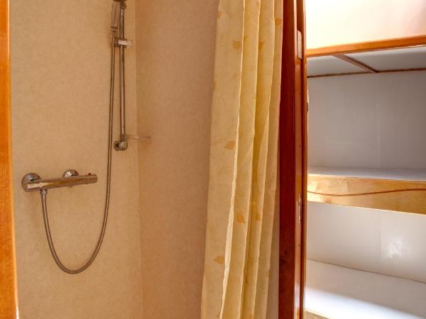 Panta Rhei Boatique Hotel : photo 2 de la chambre chambre quadruple avec salle de bains privative