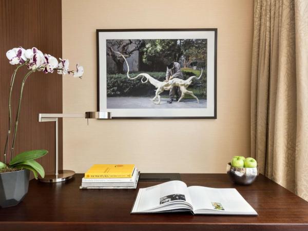 Shangri-La Toronto : photo 1 de la chambre chambre lit king-size exécutive