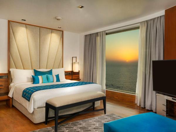 InterContinental Marine Drive Mumbai, an IHG Hotel : photo 8 de la chambre 1 king bed 1 bedroom suite sea view