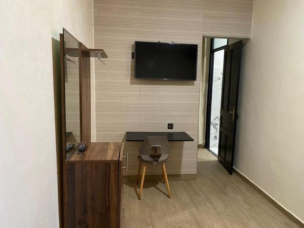 Hôtel Meuble Parisien : photo 3 de la chambre chambre simple avec salle de bains privative