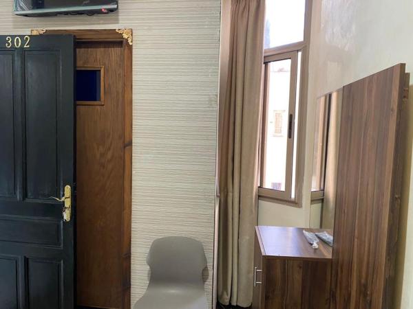 Hôtel Meuble Parisien : photo 7 de la chambre chambre simple avec salle de bains privative