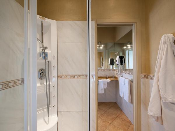 Domus Nova Palace - Italian Homing : photo 10 de la chambre chambre double – vue sur ville