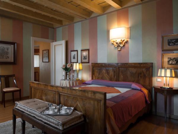 Domus Nova Palace - Italian Homing : photo 4 de la chambre chambre double ou lits jumeaux - vue sur ville