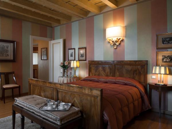 Domus Nova Palace - Italian Homing : photo 5 de la chambre chambre double ou lits jumeaux - vue sur ville