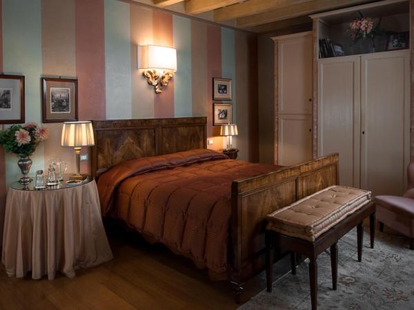 Domus Nova Palace - Italian Homing : photo 6 de la chambre chambre double ou lits jumeaux - vue sur ville