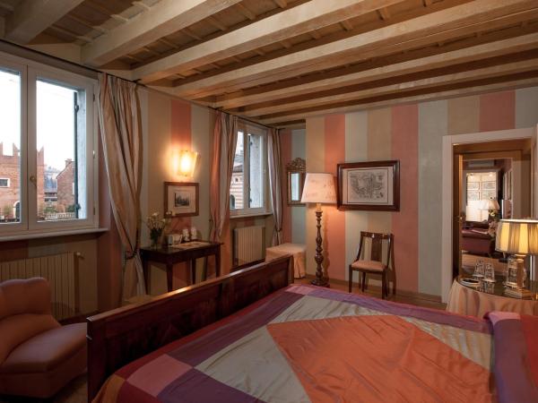 Domus Nova Palace - Italian Homing : photo 9 de la chambre chambre double ou lits jumeaux - vue sur ville