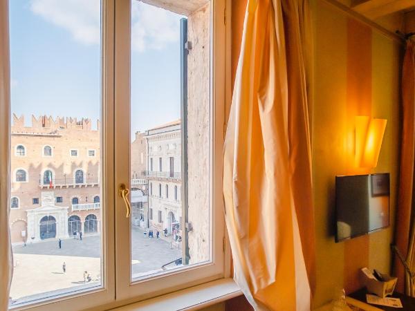 Domus Nova Palace - Italian Homing : photo 3 de la chambre chambre double ou lits jumeaux - vue sur ville