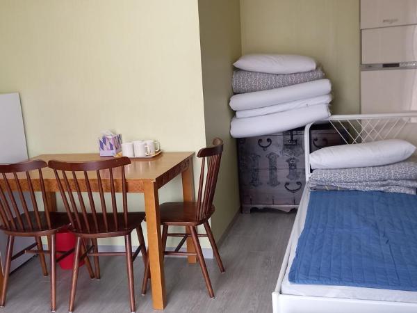 Hans House : photo 9 de la chambre chambre familiale avec salle de bains privative