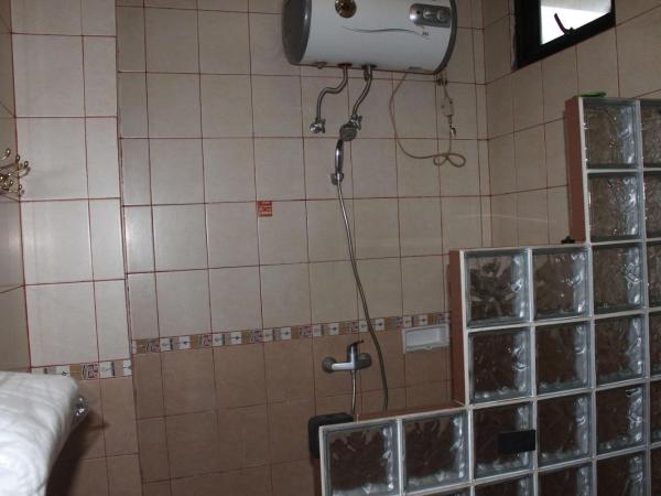 Hotel 678 Cawang powered by Cocotel : photo 2 de la chambre chambre lits jumeaux