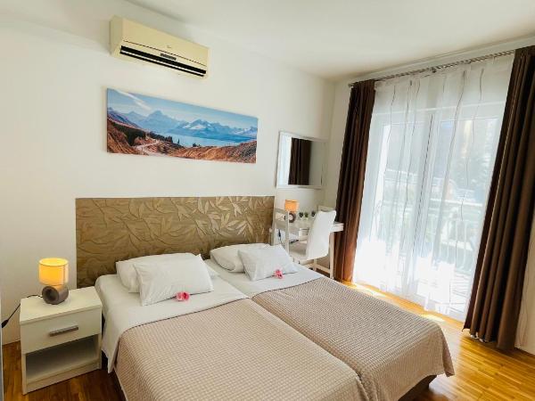 Apartmans and Rooms Madunic I : photo 7 de la chambre appartement avec balcon