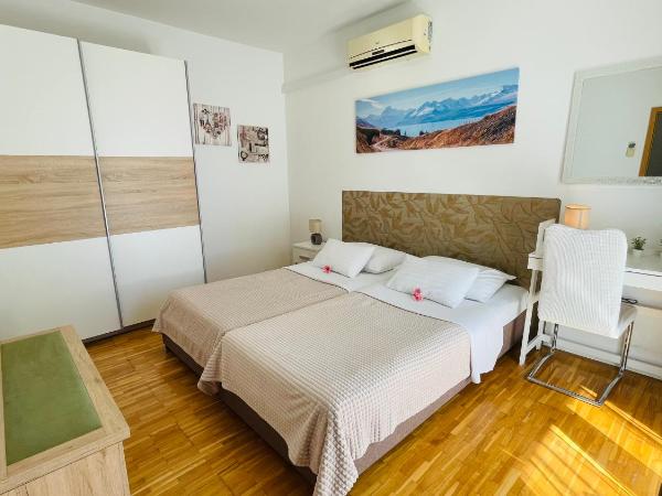 Apartmans and Rooms Madunic I : photo 4 de la chambre appartement avec balcon
