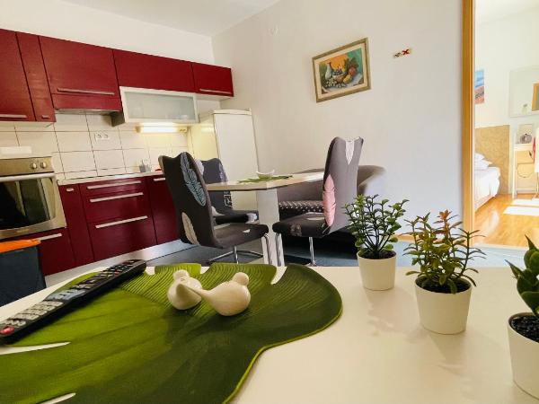 Apartmans and Rooms Madunic I : photo 3 de la chambre appartement avec balcon