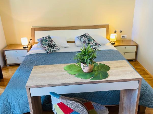 Apartmans and Rooms Madunic I : photo 3 de la chambre studio de luxe avec balcon
