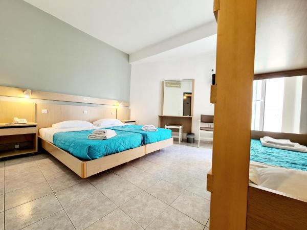 G92 City Hotel : photo 2 de la chambre chambre quadruple avec salle de bains privative