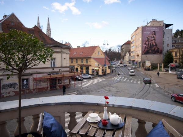 Art Hotel Like : photo 4 de la chambre chambre double deluxe avec balcon - vue sur ville