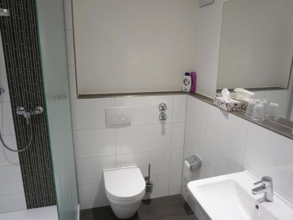 Hotel Chrisma : photo 2 de la chambre chambre double - vue sur jardin