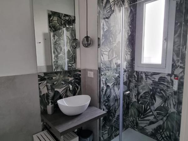 Da Nord a Sud - Affittacamere : photo 5 de la chambre chambre double avec salle de bains privative