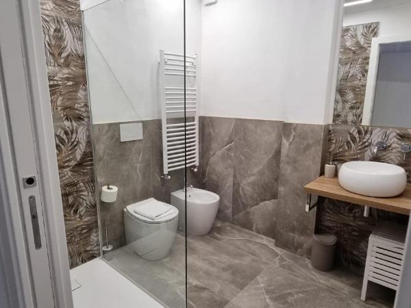 Da Nord a Sud - Affittacamere : photo 5 de la chambre chambre double avec salle de bains privative