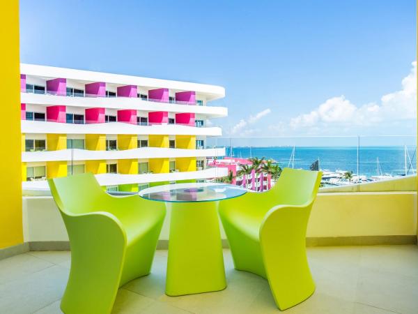 Temptation at The Tower Cancún Resort - All Inclusive - Adults Only : photo 2 de la chambre hébergement tour de frappe - vue sur océan