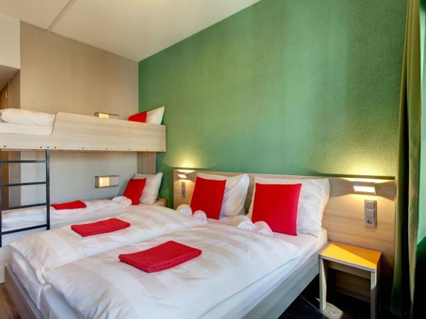 MEININGER Hotel Amsterdam City West : photo 2 de la chambre chambre quadruple