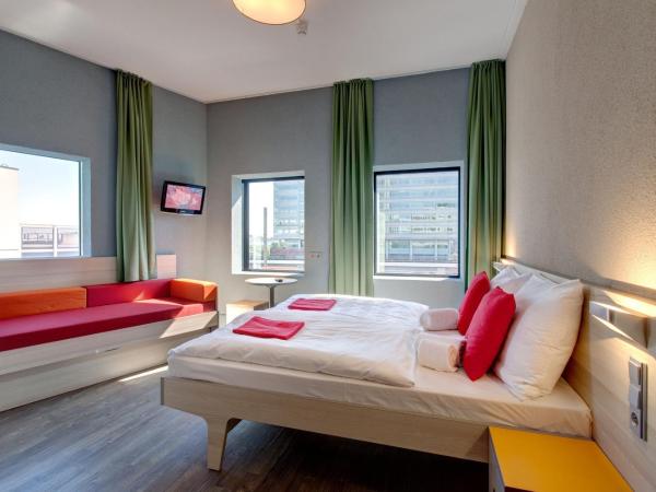 MEININGER Hotel Amsterdam City West : photo 1 de la chambre chambre triple