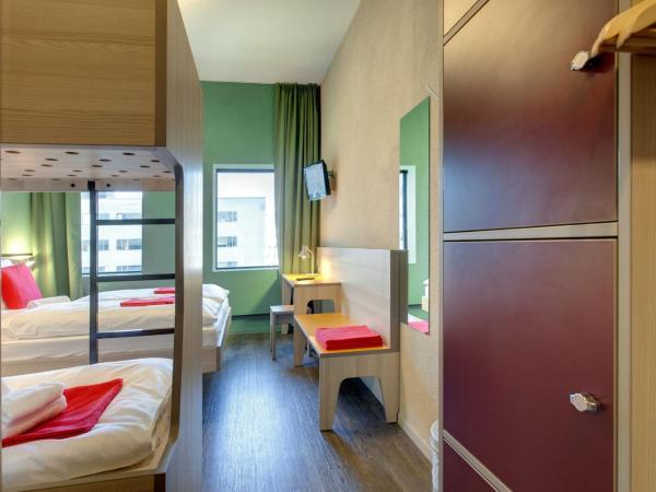 MEININGER Hotel Amsterdam City West : photo 1 de la chambre chambre quadruple
