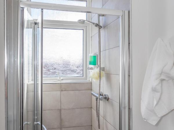 The Avenue Belfast : photo 7 de la chambre chambre triple avec salle de bains commune