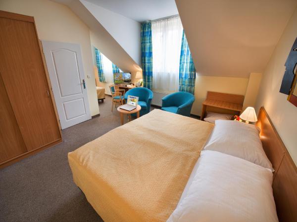 EA Hotel Tosca : photo 5 de la chambre chambre double avec 1 lit d'appoint