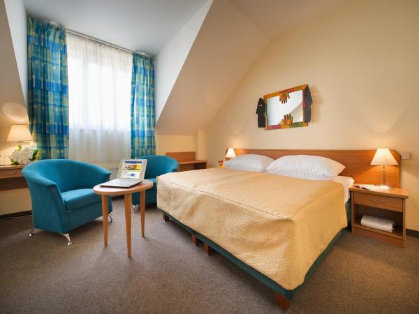 EA Hotel Tosca : photo 3 de la chambre chambre double avec 1 lit d'appoint