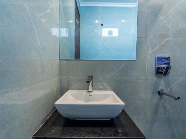 DIPLOMAT REGENCY : photo 2 de la chambre chambre double deluxe (2 adultes + 1 enfant)