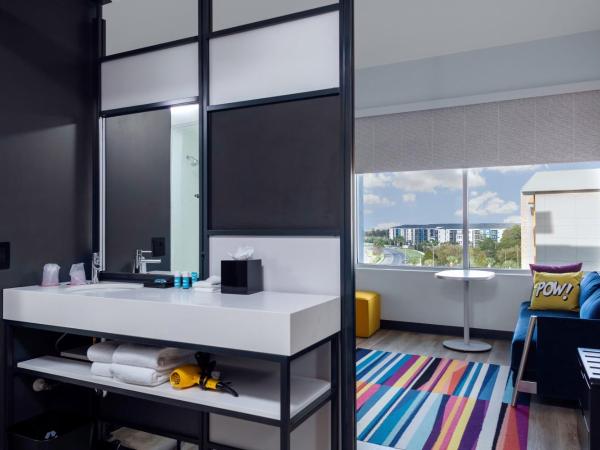 Aloft Orlando Lake Buena Vista : photo 5 de la chambre chambre plus spacieuse avec 1 lit king-size