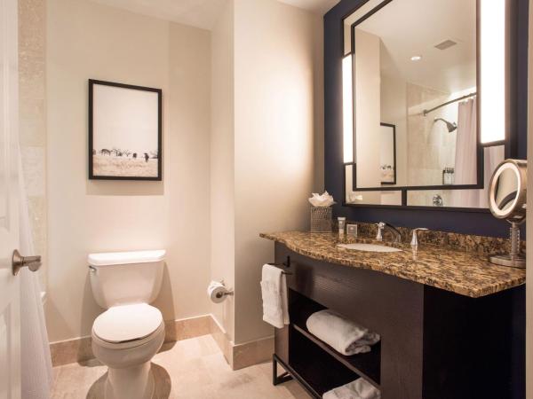 Magnolia Hotel Houston, a Tribute Portfolio Hotel : photo 4 de la chambre newly renovated, guest room, 1 king