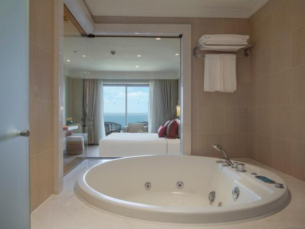 Ela Excellence Resort Belek : photo 4 de la chambre hébergement elagance avec baignoire spa - vue sur mer