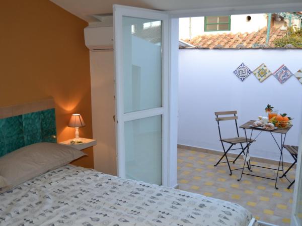 Un Tetto Di Stelle Deluxe Home : photo 4 de la chambre chambre double avec terrasse