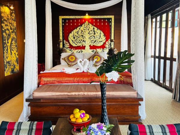 Singha Montra Lanna Boutique Style Hotel : photo 3 de la chambre suite lanna avec bain à remous