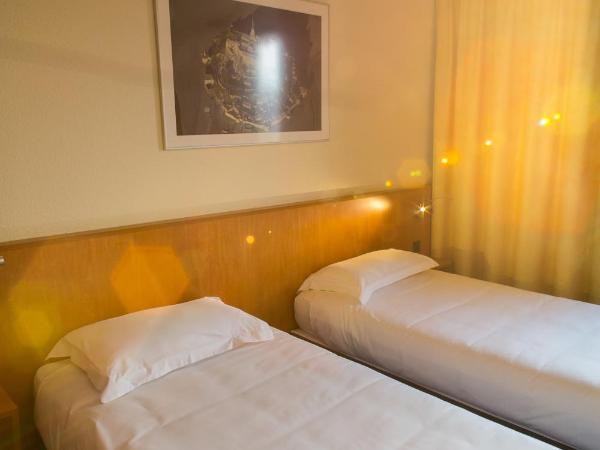 Hôtel Vert : photo 7 de la chambre chambre triple - 3 lits simples