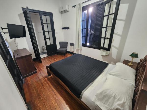 Rufino`s Guesthouse : photo 2 de la chambre chambre double avec salle de bains privative