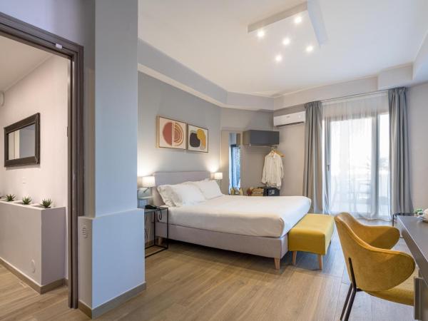 Taormina Palace Hotel : photo 7 de la chambre chambre double avec balcon - vue partielle sur mer