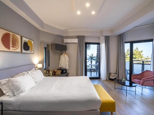 Taormina Palace Hotel : photo 6 de la chambre chambre double avec balcon - vue partielle sur mer