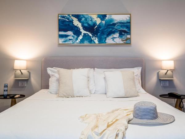 Taormina Palace Hotel : photo 6 de la chambre chambre familiale avec balcon - vue sur mer