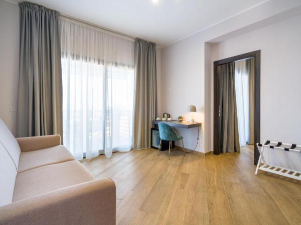 Taormina Palace Hotel : photo 5 de la chambre chambre familiale avec balcon - vue sur mer