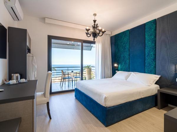 Taormina Palace Hotel : photo 1 de la chambre chambre double deluxe avec balcon - vue sur mer