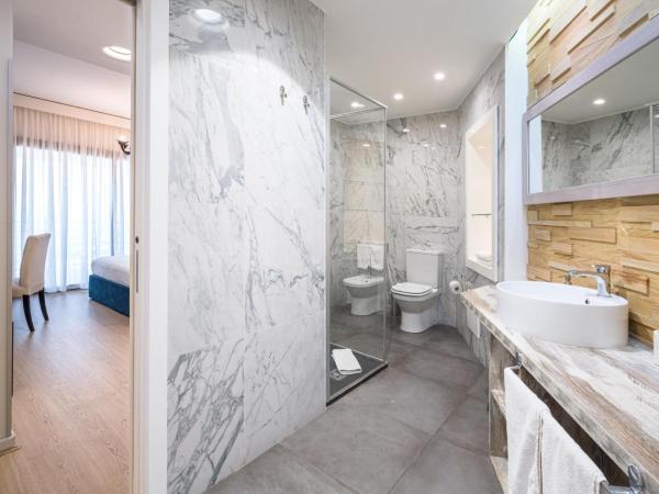 Taormina Palace Hotel : photo 8 de la chambre chambre double deluxe avec balcon - vue sur mer