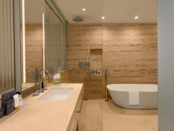 SLS Cancun : photo 2 de la chambre chambre lit king-size de luxe - côté océan