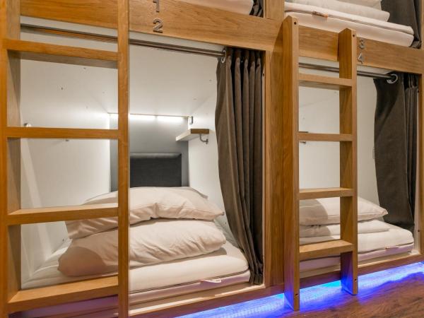 CoDE Co-Living - The LoFT - Edinburgh : photo 8 de la chambre capsule dans dortoir pour femmes de 6 lits